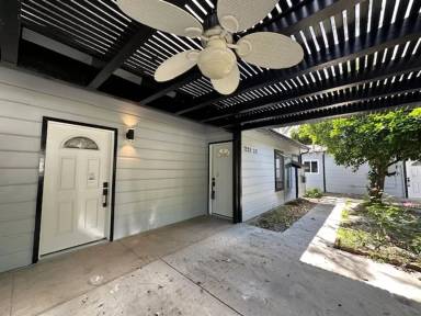 Main picture of 7225 Forbes Ave