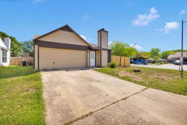 Main picture of 9703 Village Briar