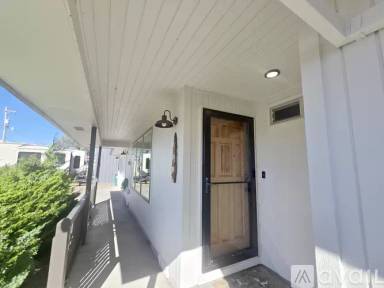 Main picture of 164 N Harbor St