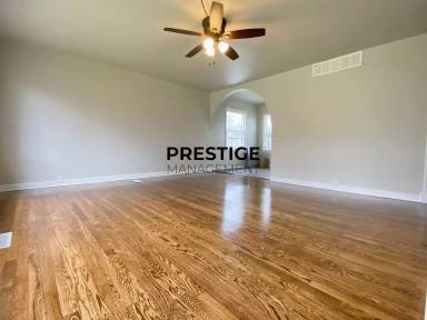Main picture of 2705 Poplar St