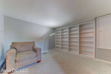 Main picture of 445 2nd St SE