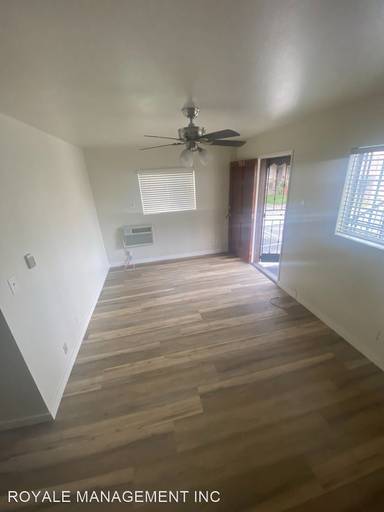 Main picture of 701 W 30th St