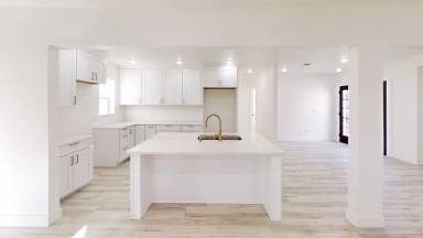 Main picture of 1129 W 14th St