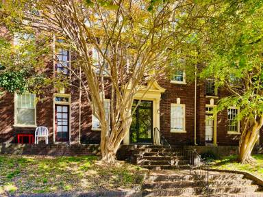 Main picture of 1128 W Grace St