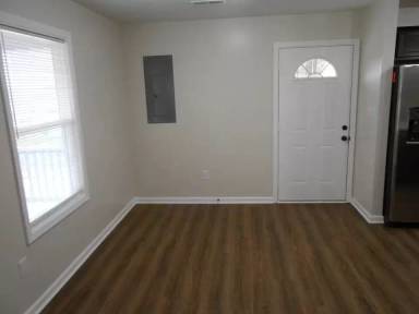 Main picture of 324 W Edmunds St