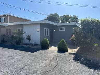 Main picture of 25401 Oak St