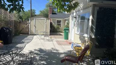 Main picture of 742 W Plumb Ln