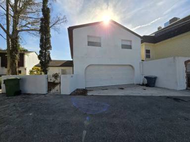 Main picture of 2221 9th St SE