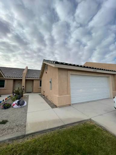 Main picture of 7279 E 39th St