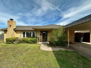Main picture of 303 NW 31st St