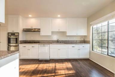 Main picture of 10381 Almayo Ave