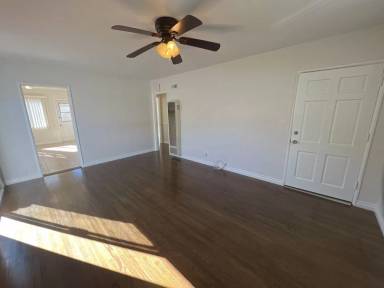 Main picture of 1706 N Hollywood Way