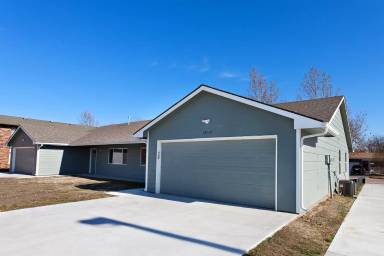 Main picture of 131 N Joann St