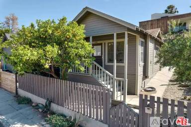 Main picture of 1540 Lake Shore Ave
