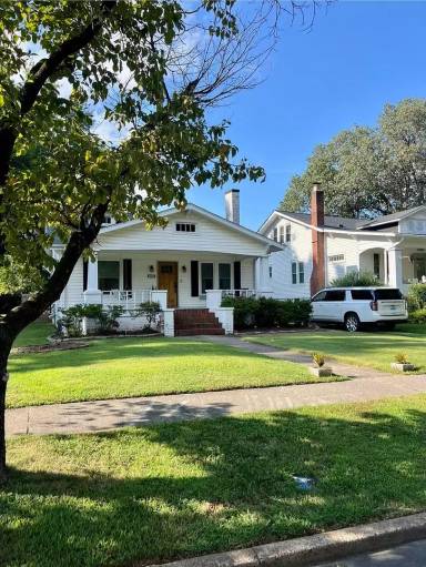 Main picture of 3225 Jefferson St