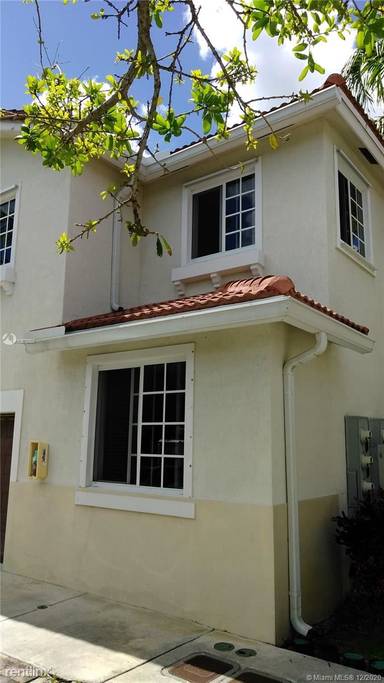 Main picture of 20901 NW 14th Pl