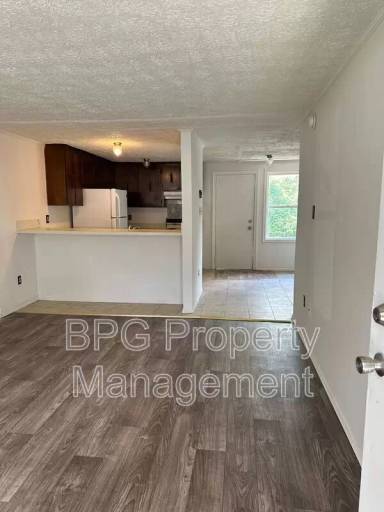 Main picture of 123 Circle Dr