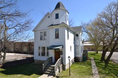 Main picture of 18 N Cagwin Ave