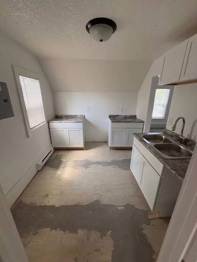 Main picture of 914 18 1/2 Ave NE