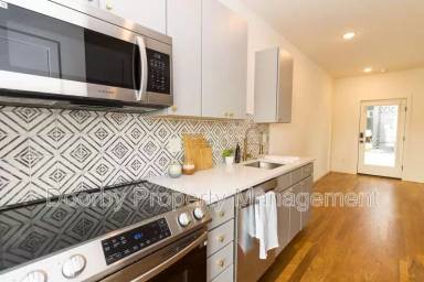 Main picture of 3132 Saint Elmo Ave