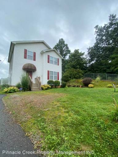 Main picture of 6 Maple Ln
