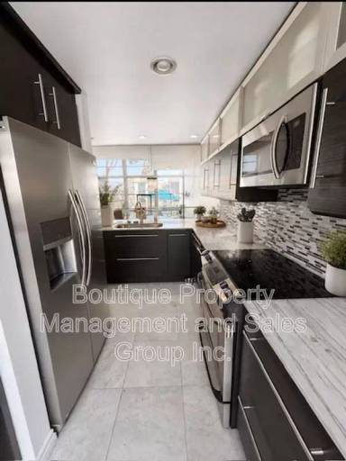 Main picture of 7334 Marina Pacifica Dr N