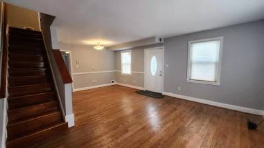 Main picture of 1199 46th Pl SE