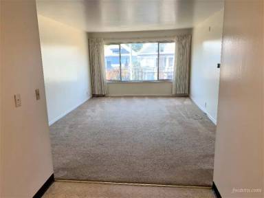 Main picture of 15 Lincoln Way