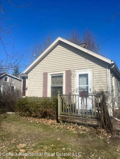 Main picture of 1005 W Wood St