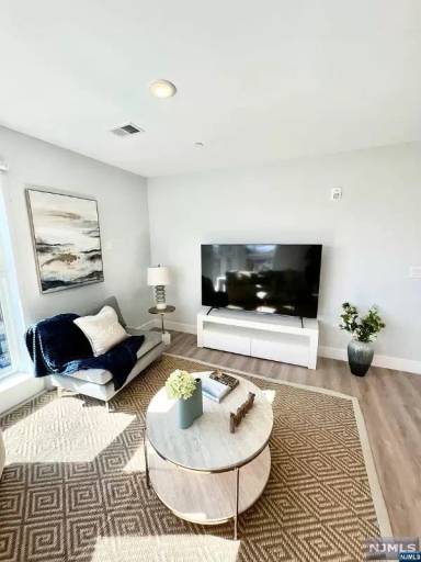 Main picture of 529 Mulberry St