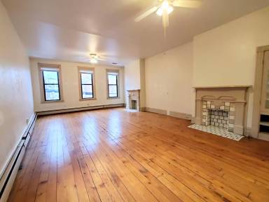 Main picture of 80 S 15th St