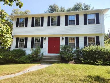 Main picture of 18 Townsend Dr