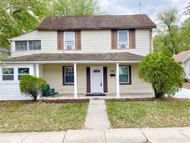 Main picture of 820 West St