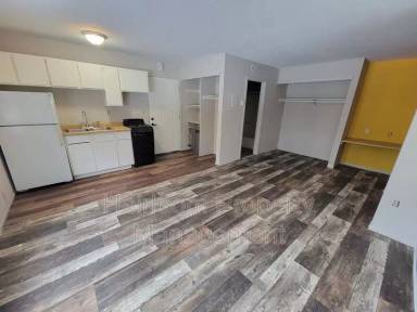 Main picture of 1526 E Superior St
