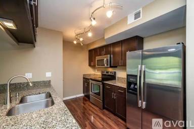 Main picture of 1000 Oakcrest St