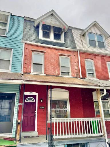 Main picture of 756 S Hall St
