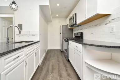 Main picture of 800 Hyde Park Ave