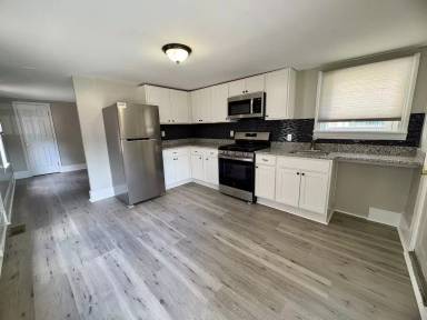Main picture of 132 S Queen St