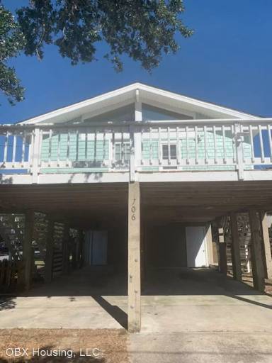 Main picture of 706 W 3rd St