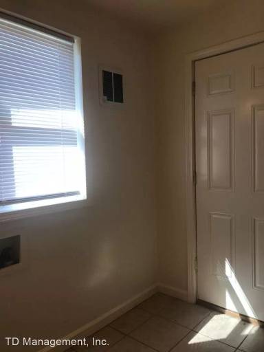Main picture of 2557 N Summit Ave