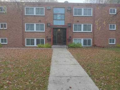 Main picture of 970 43 1/2 Ave NE
