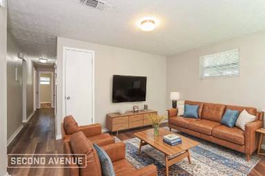 Main picture of 2919 W 4th St