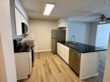 Main picture of 390 Golden Valley Dr