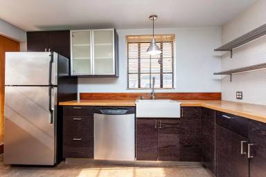 Main picture of 1050 W 2nd St