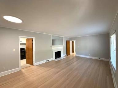 Main picture of 932 Hickory Nut St