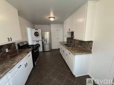 Main picture of 72 Oak St