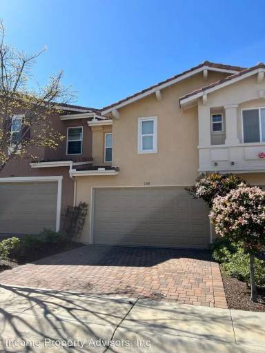 Main picture of 1388 Isabella Way
