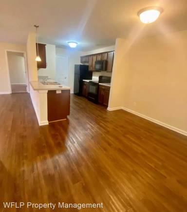 Main picture of 121 Colonnade St