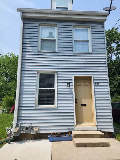 Main picture of 326 Clinton St