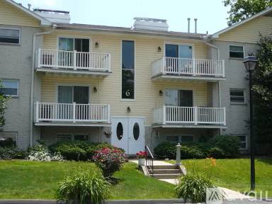 Main picture of 6 Warren Lodge Ct